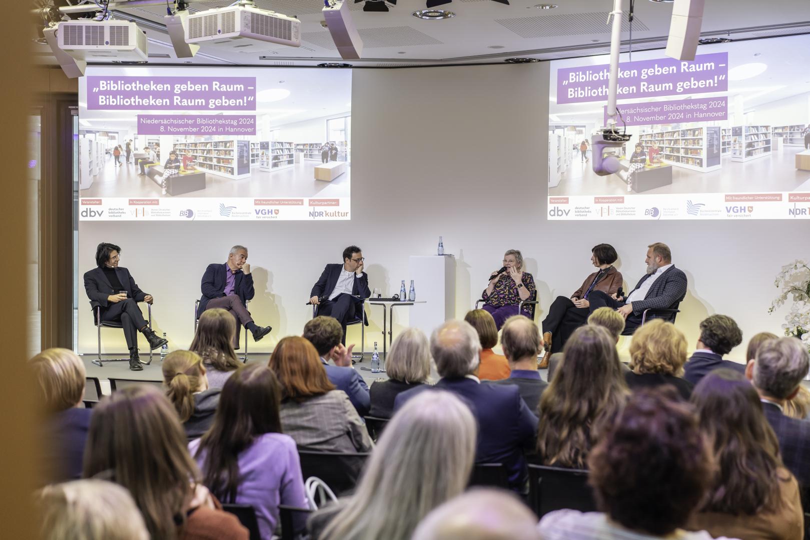 Podiumsdiskussion mit Publikum